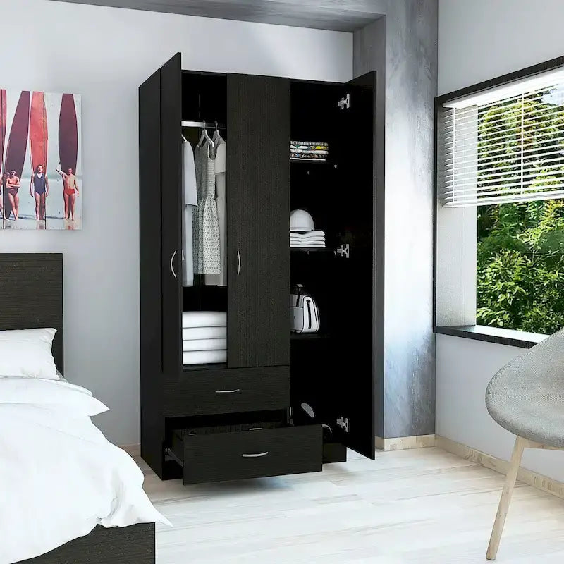 Armoire trois portes avec tiroirs, étagères et penderie