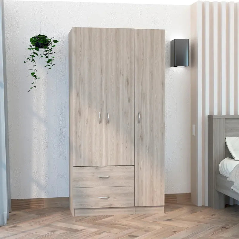 Armoire trois portes avec tiroirs, étagères et penderie
