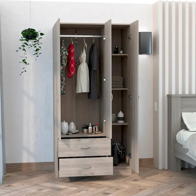 Armoire trois portes avec tiroirs, étagères et penderie