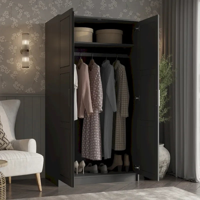 Armoire urbaine à double porte en bois massif, avec portes en bois massif et portes miroir.