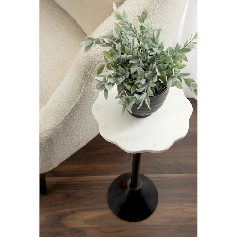Table d'appoint festonnée en marbre et métal
